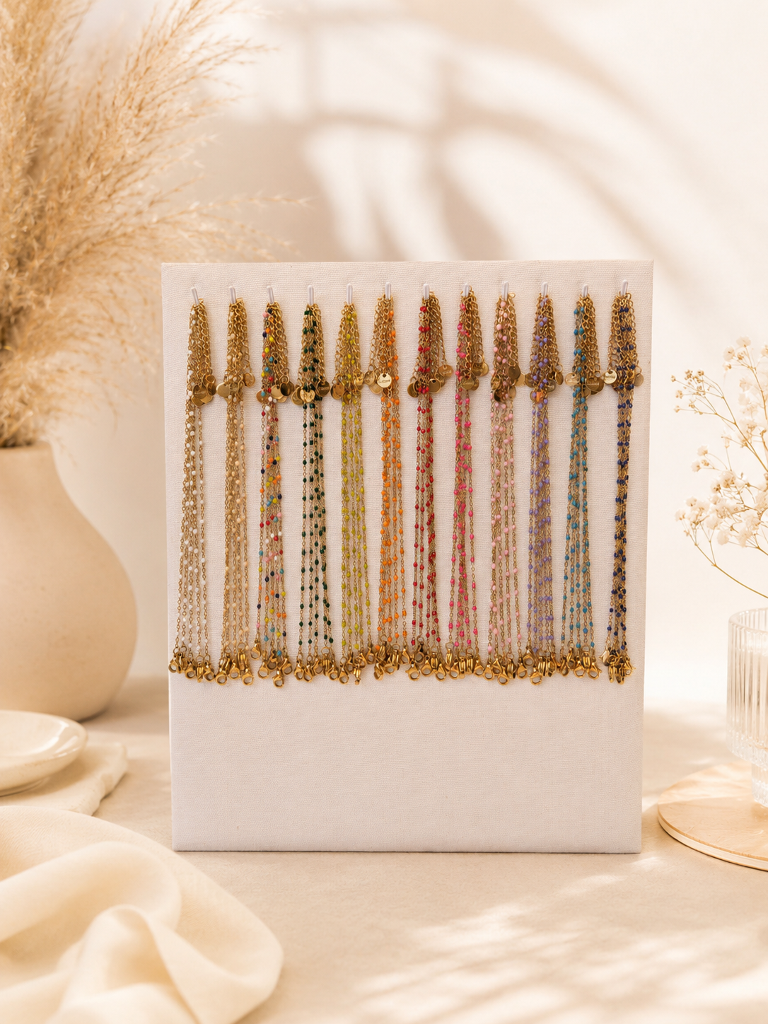 Bracelet en acier inoxydable avec perles en résine colorée